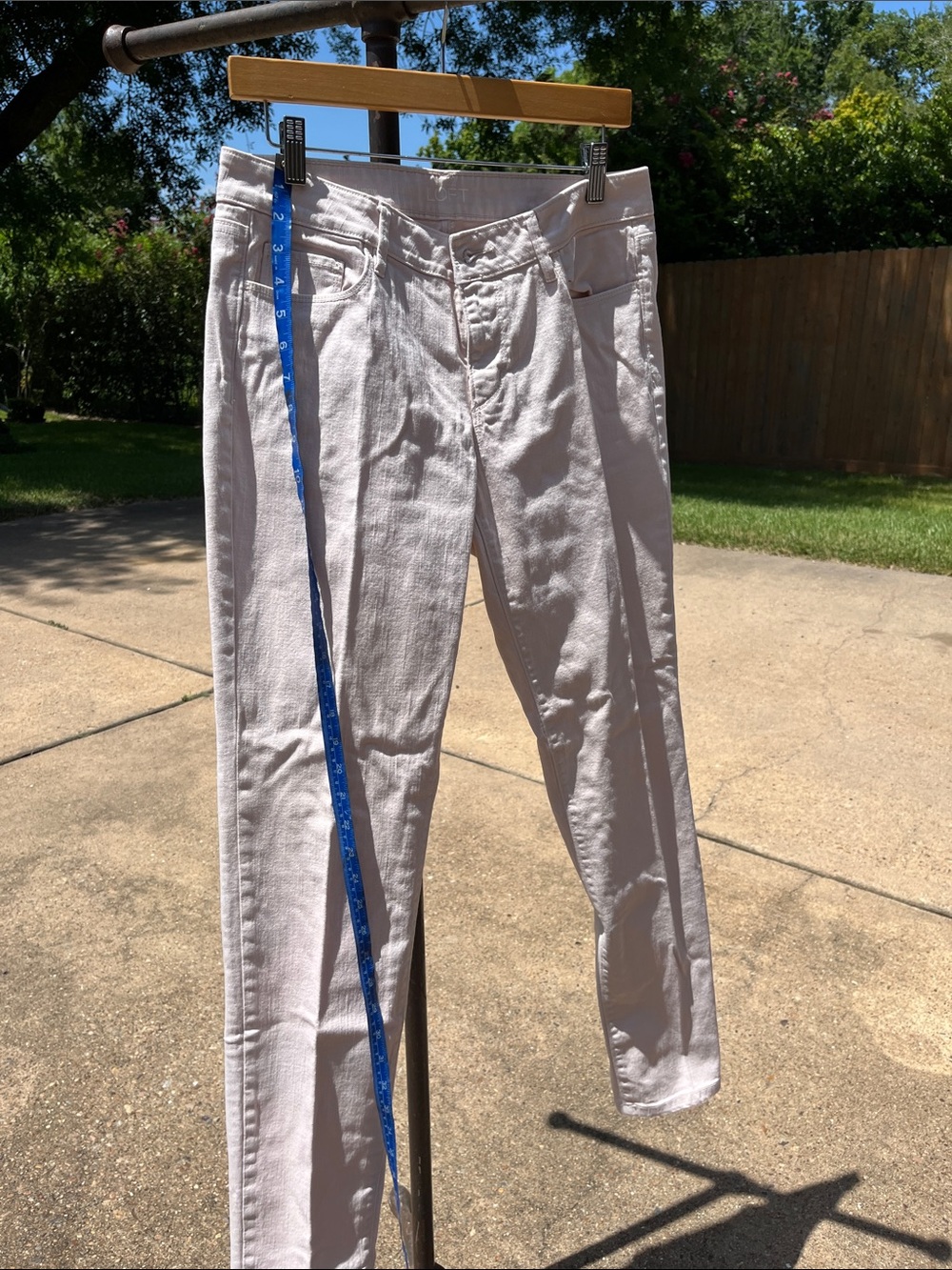 Ann Taylor LOFT Curvy Skinny Jeans in Pale Cream